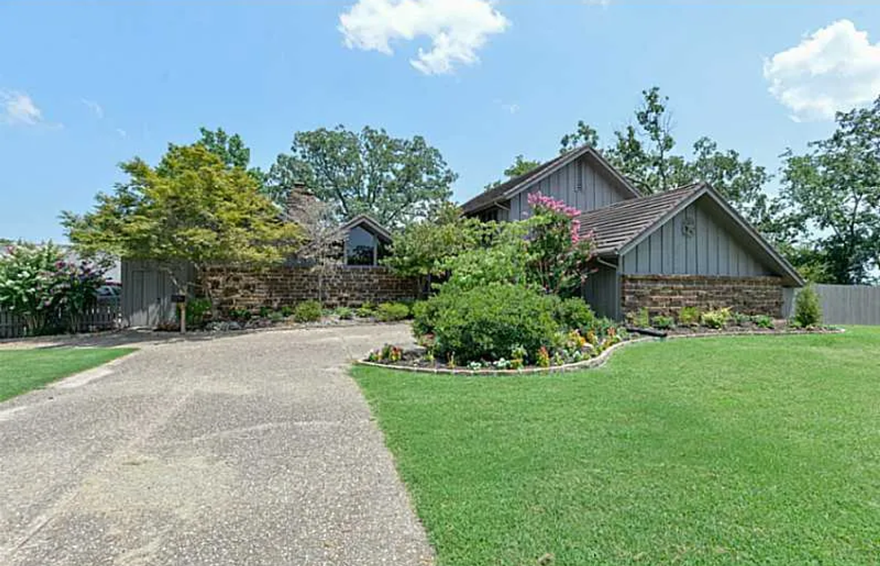 2605 S 66th St - Photo 3 of 5