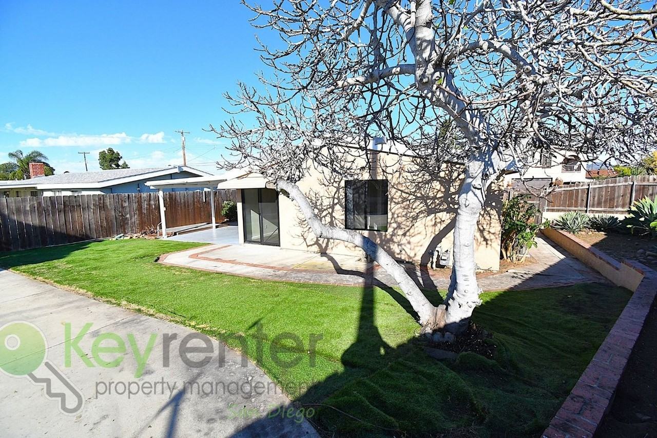 2604 Palace Dr - Photo 3 of 27