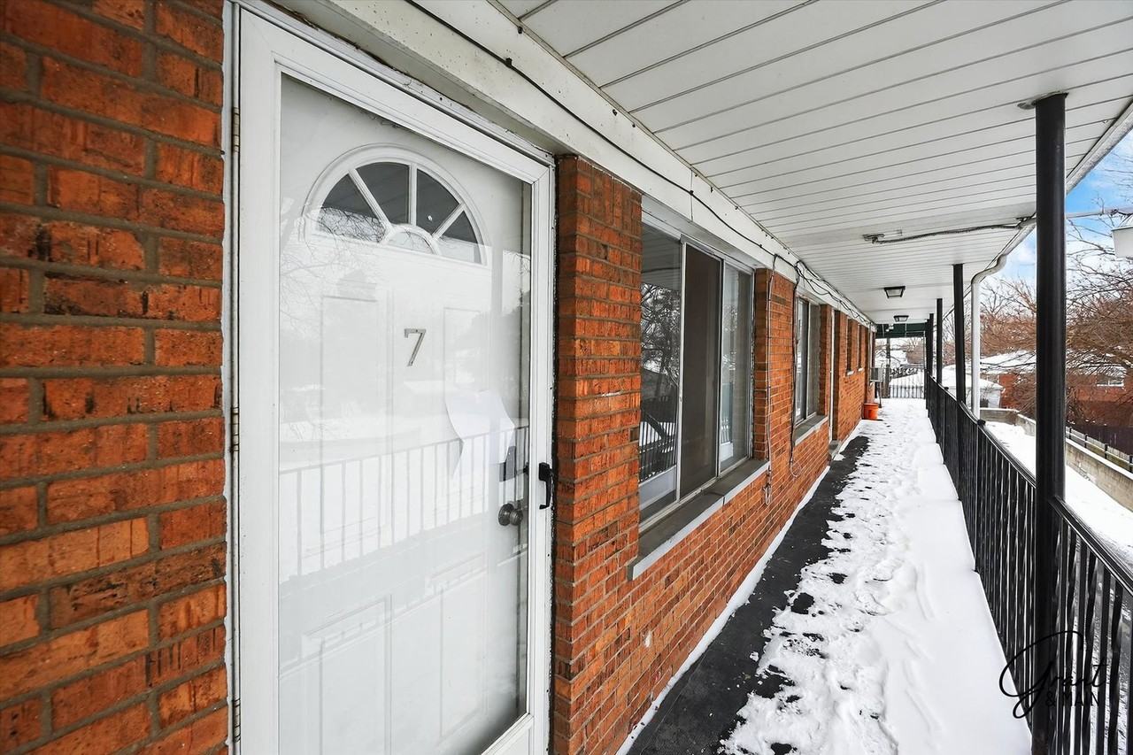 Maplewood Manor - Photo 2 of 20