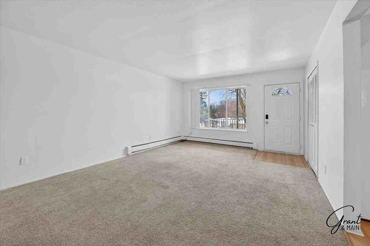 Maplewood Manor - Photo 5 of 20