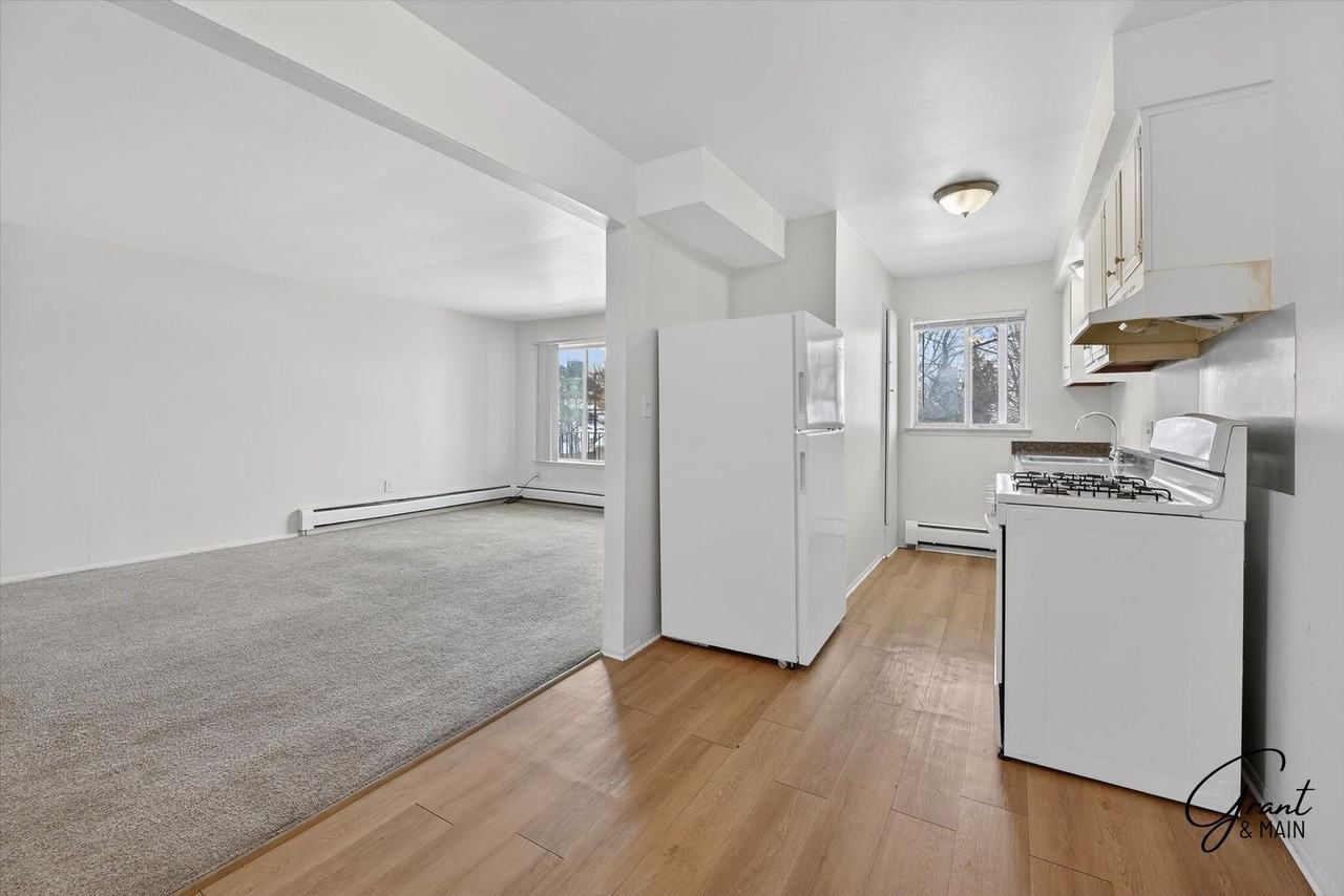 Maplewood Manor - Photo 7 of 20