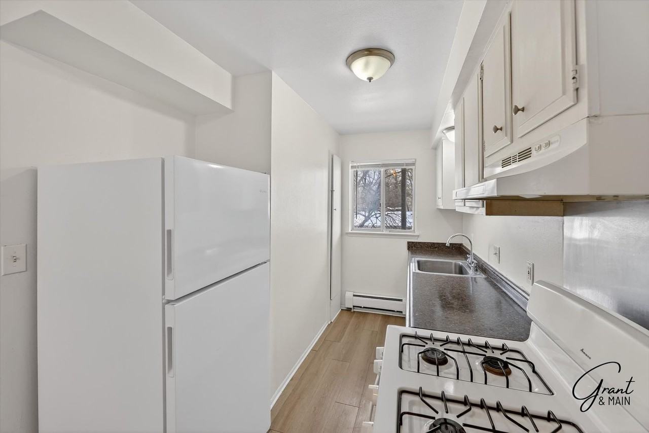 Maplewood Manor - Photo 7 of 28