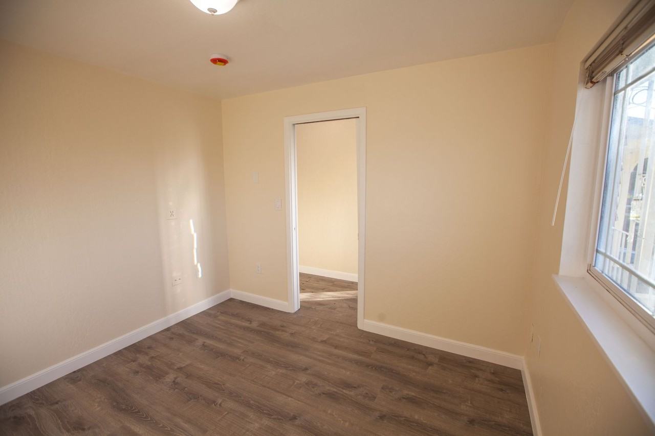 165-167 Miriam St - Photo 5 of 34