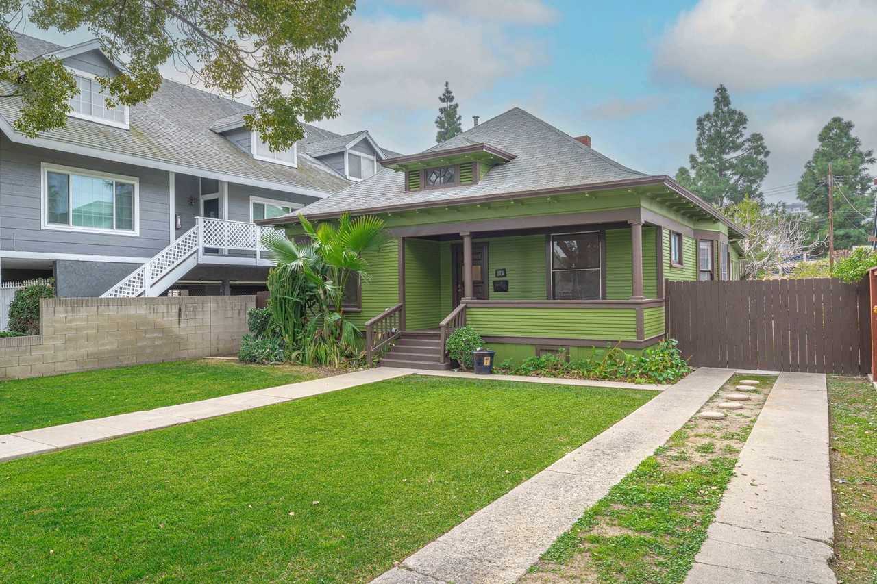 123 S Olive St - Photo 3 of 4