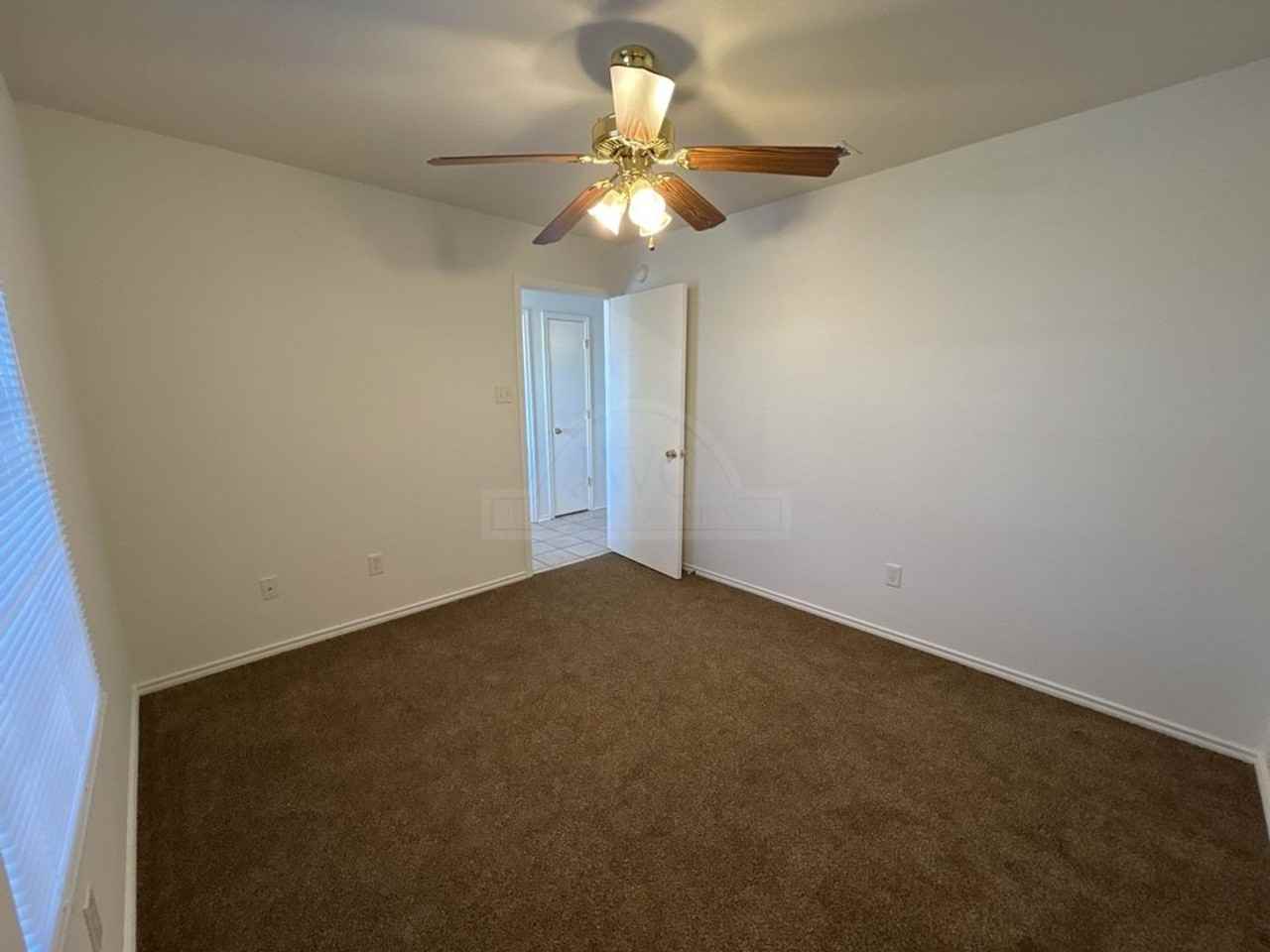 3908 Fieldcrest Dr - Photo 4 of 23