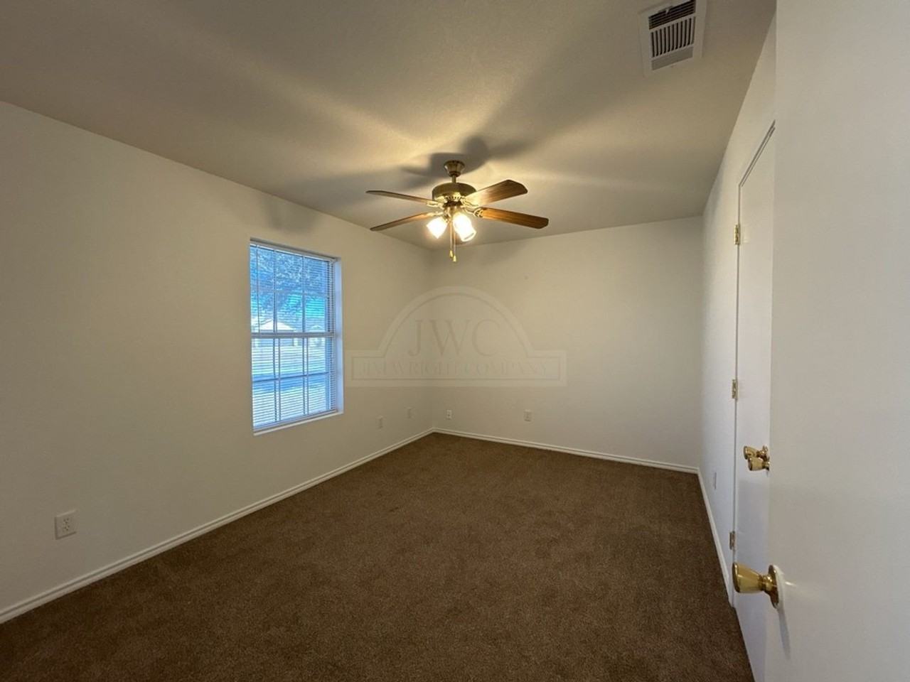 3908 Fieldcrest Dr - Photo 5 of 23