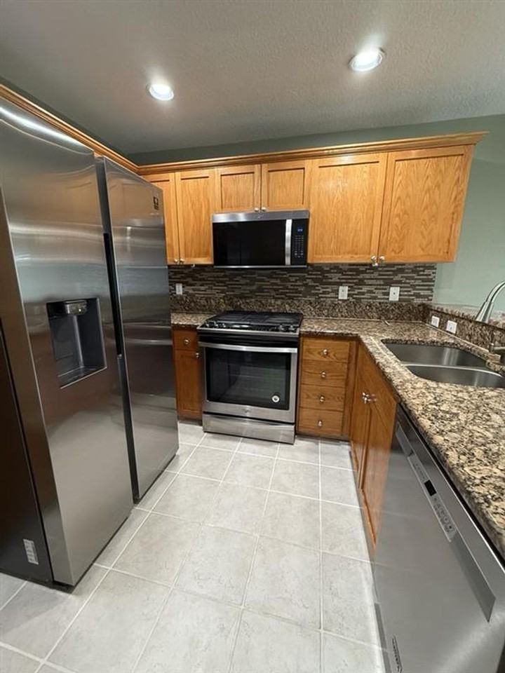 4542 Nw Continental Pl - Photo 3 of 13