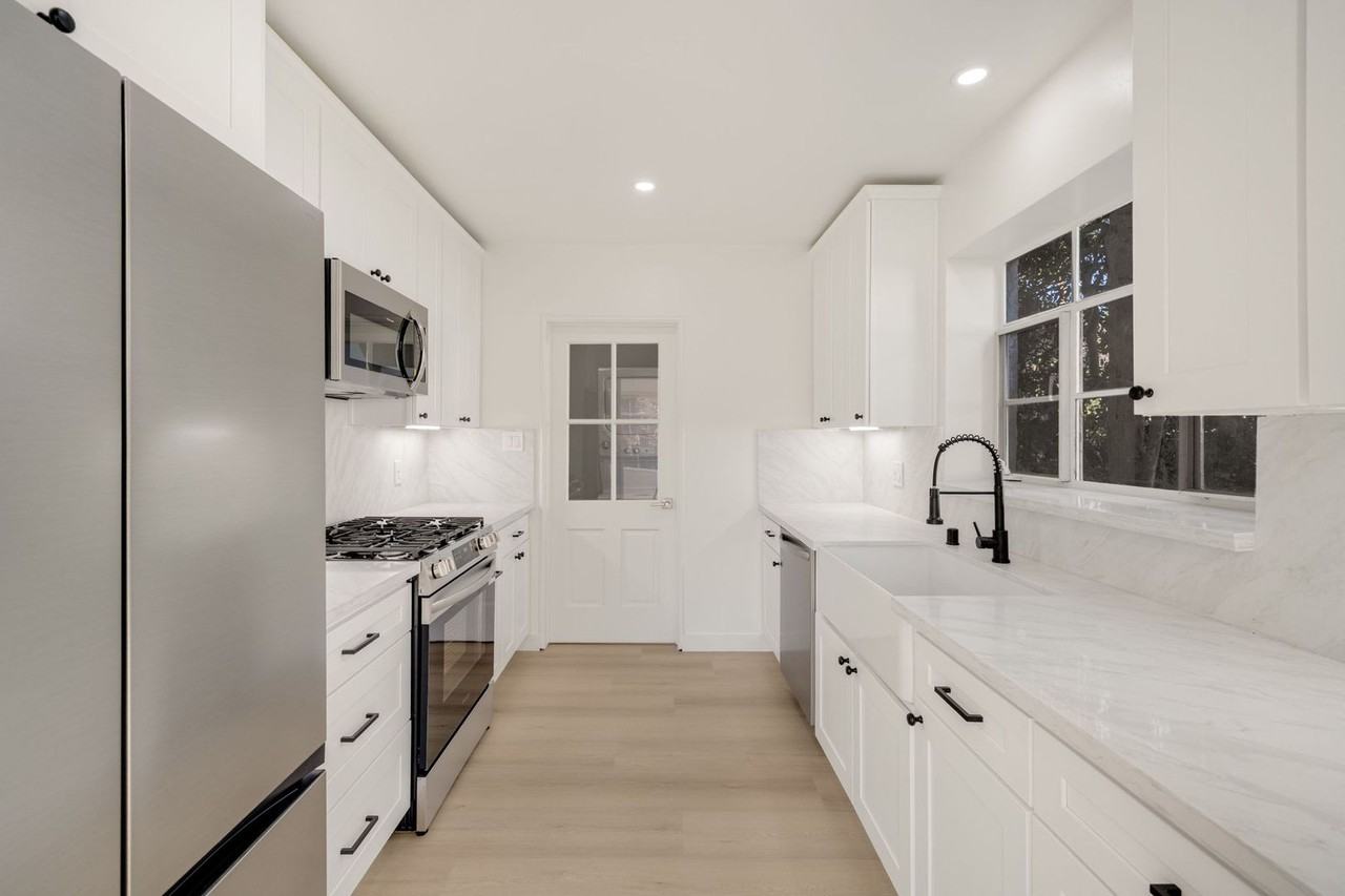 35 E 29th St ##33 - Photo 7 of 32