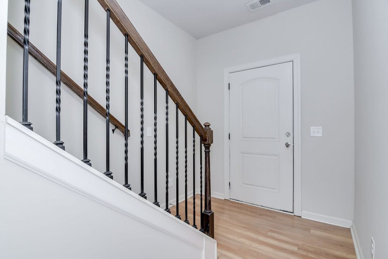 917 Erika Ln - Photo 5 of 39