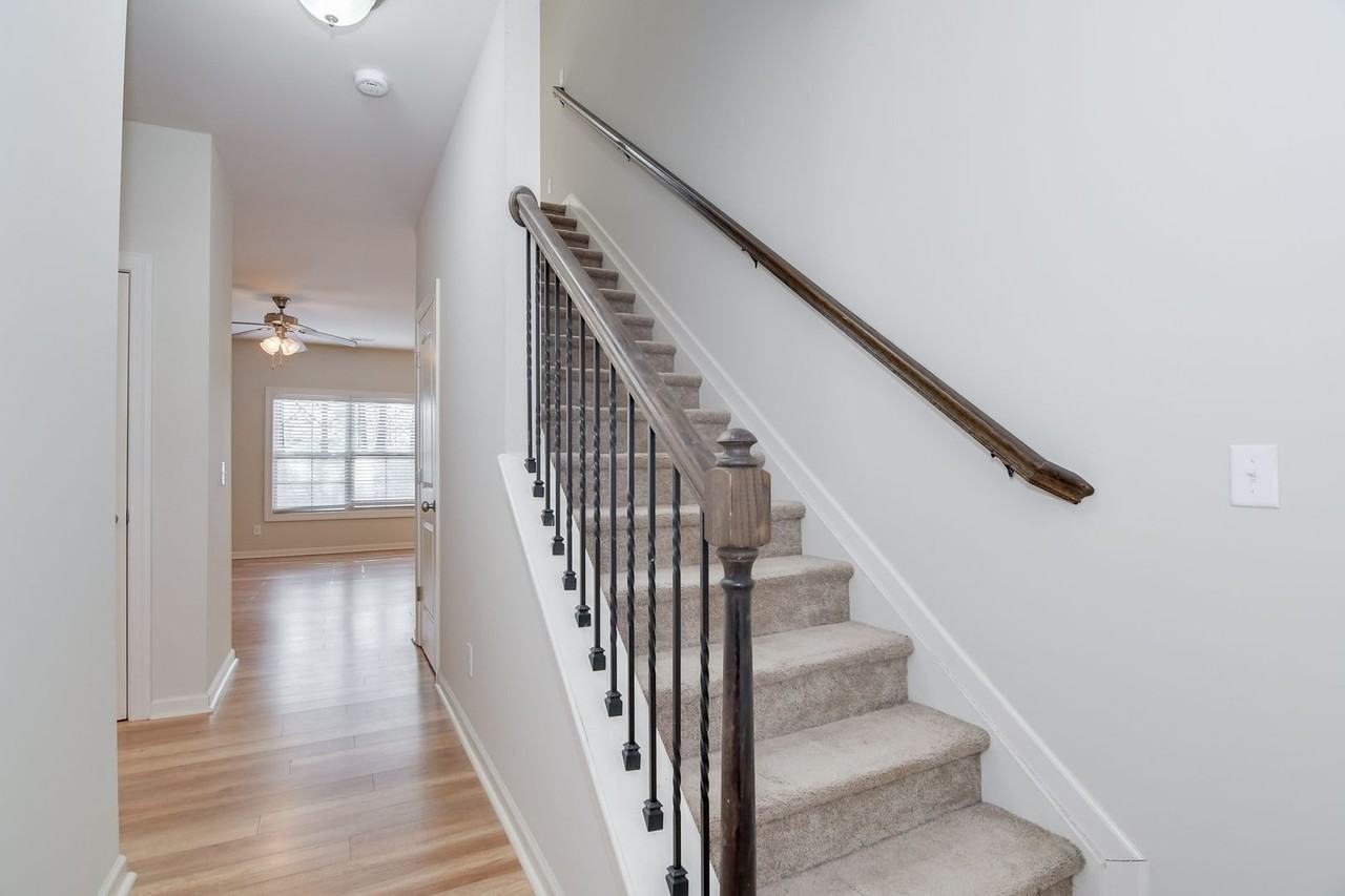 917 Erika Ln - Photo 6 of 39