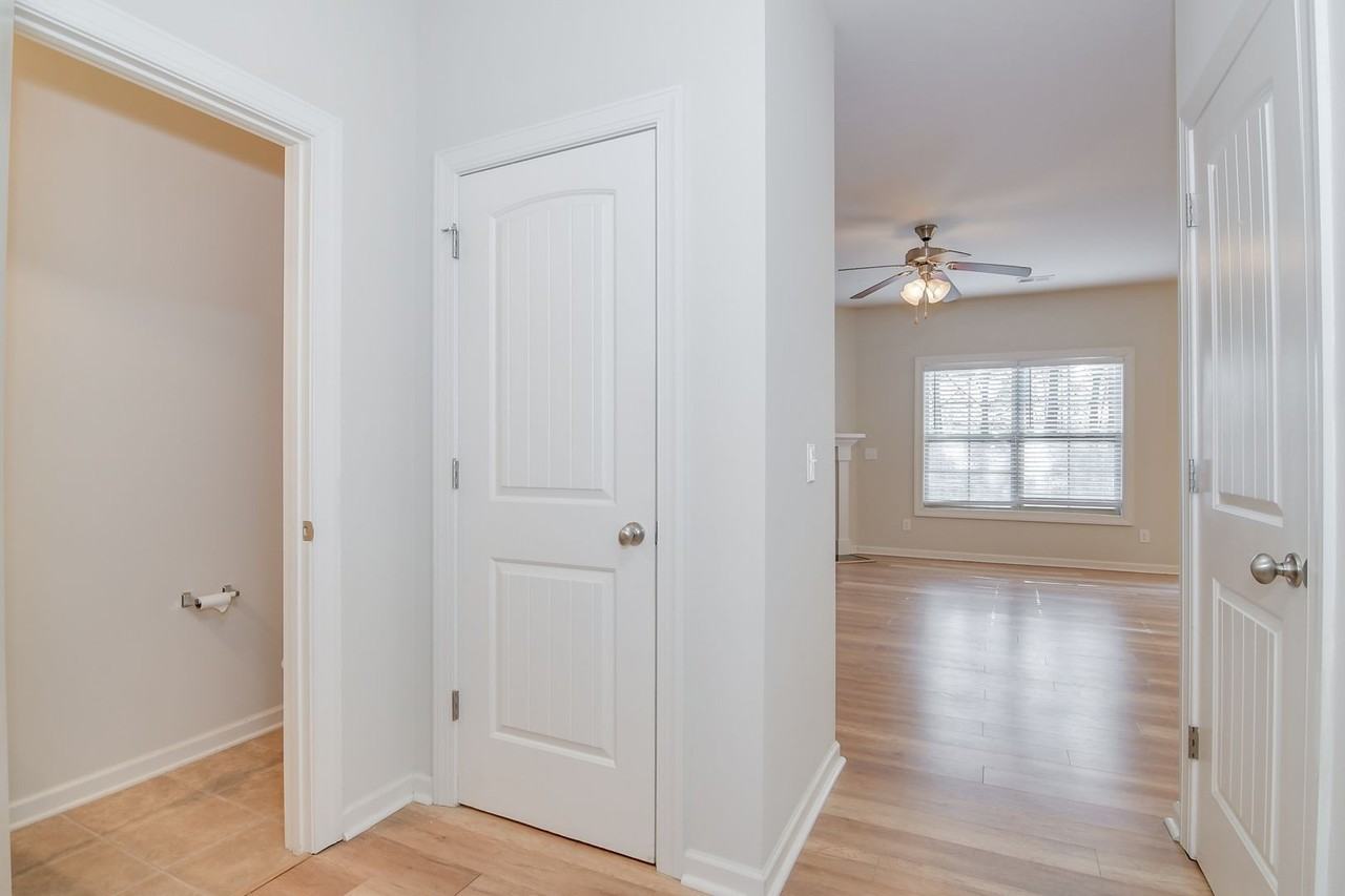 917 Erika Ln - Photo 7 of 39