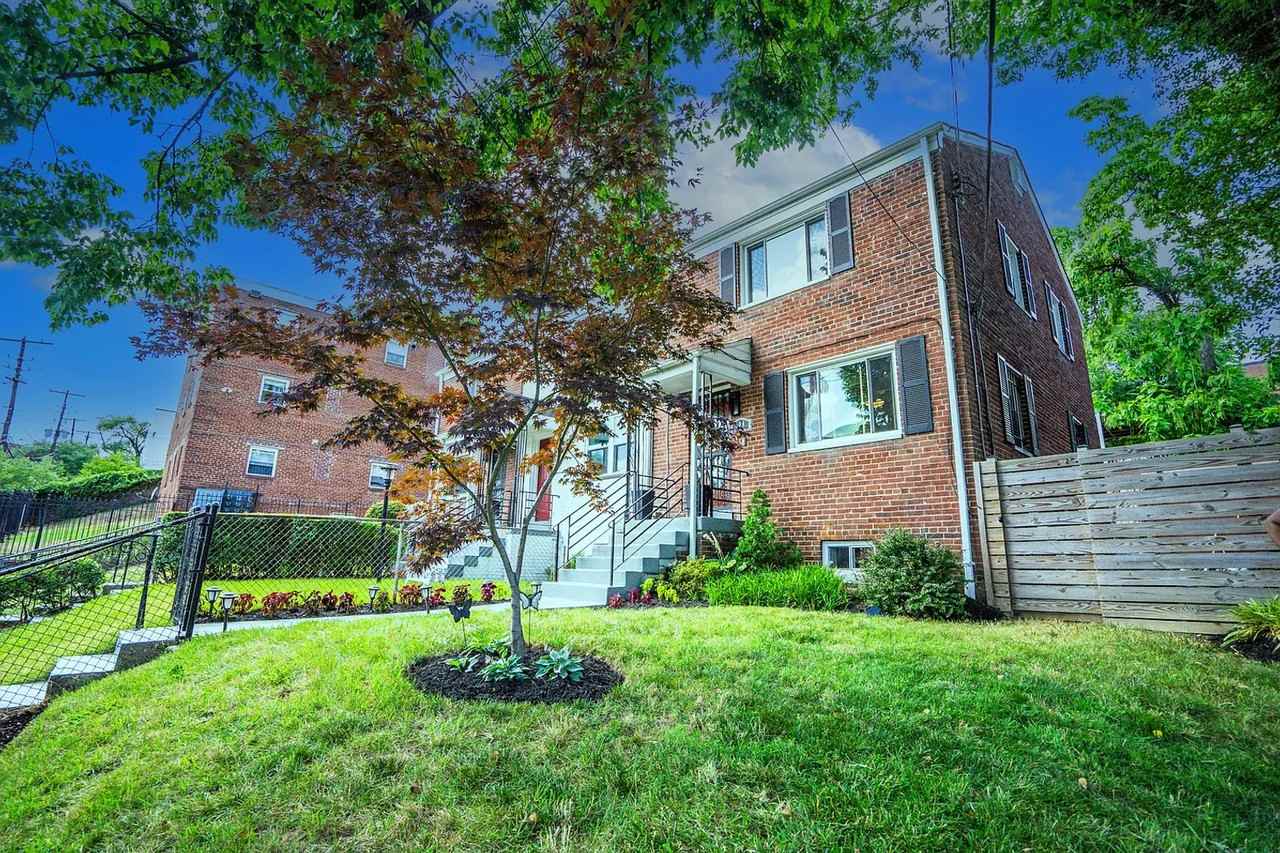 504 Chesapeake St Se - Photo 2 of 33