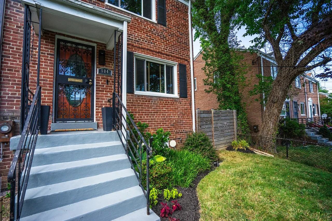 504 Chesapeake St Se - Photo 3 of 33