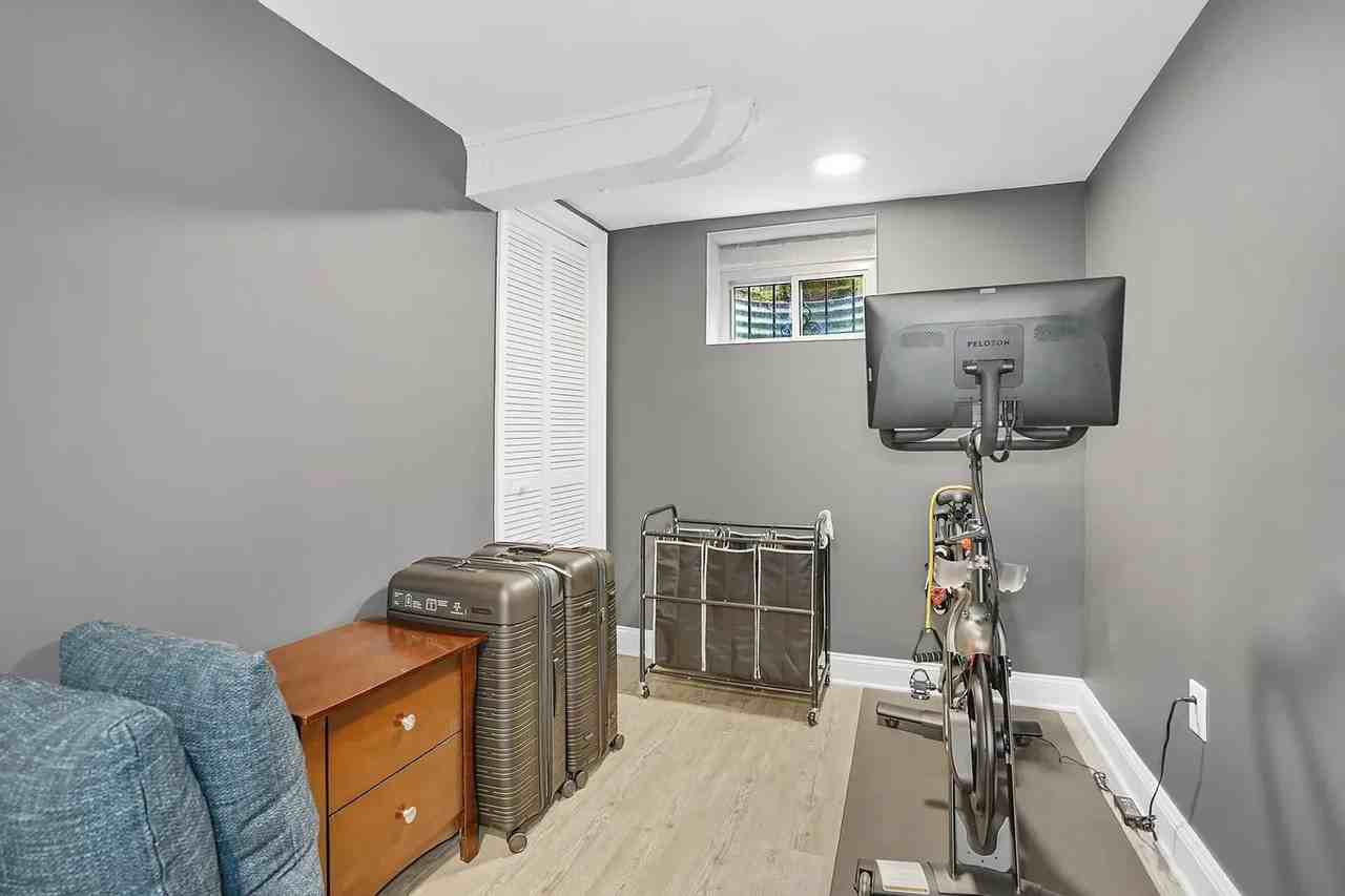 504 Chesapeake St Se - Photo 5 of 33