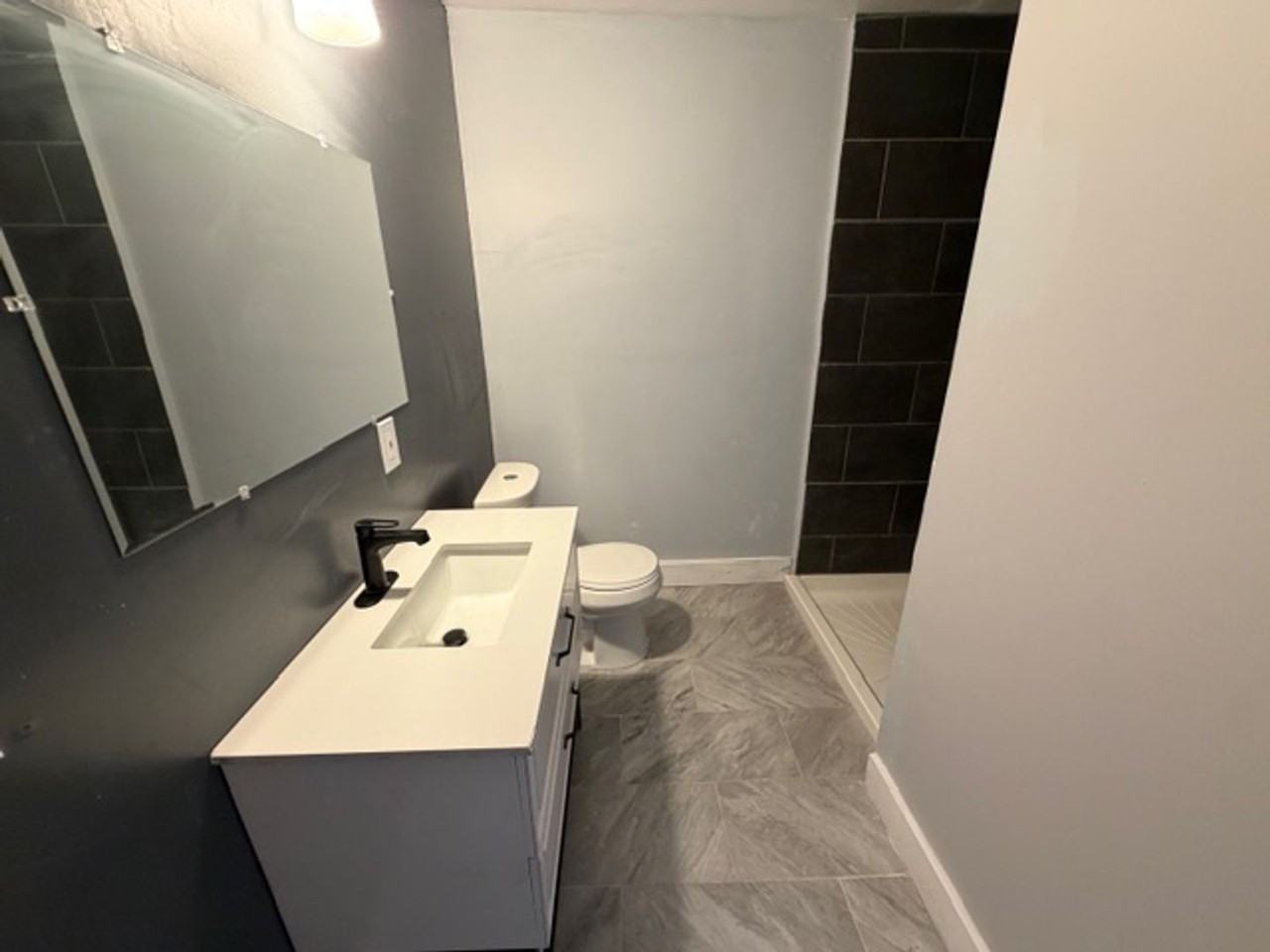 388 Chalmers St - Photo 6 of 27