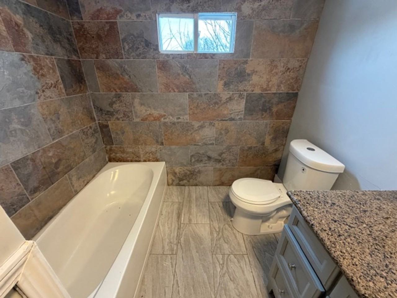 388 Chalmers St - Photo 7 of 27