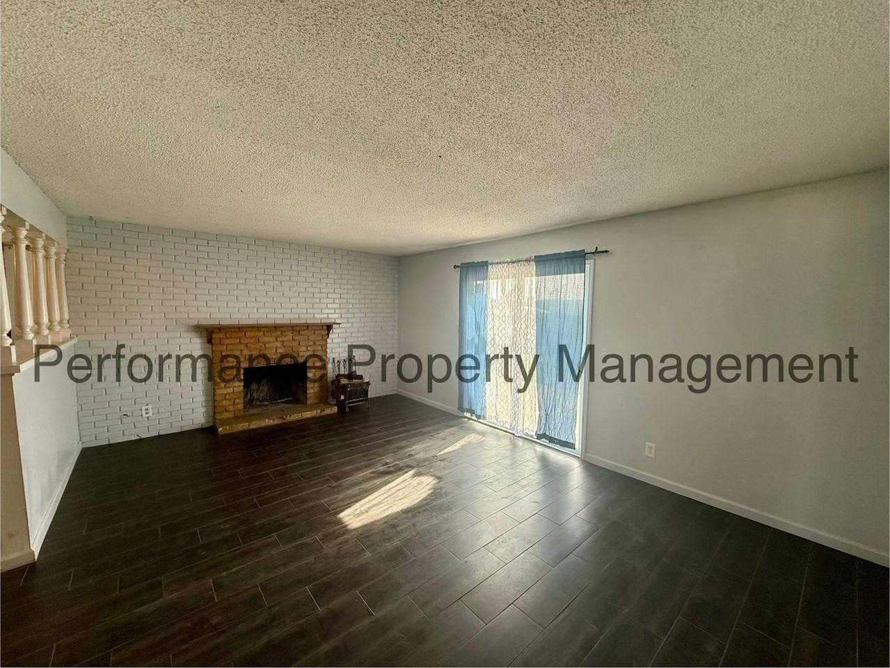 211 Ash St - Photo 3 of 17