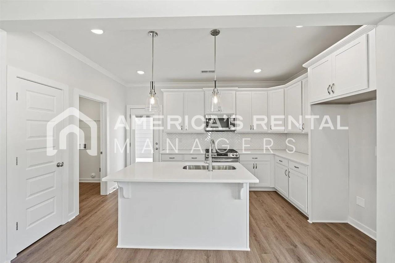 190 Barimore Blvd - Photo 6 of 32