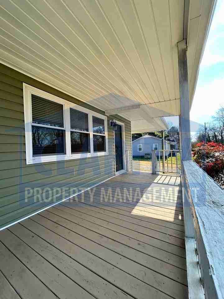 901 Westover Dr Sw - Photo 2 of 4