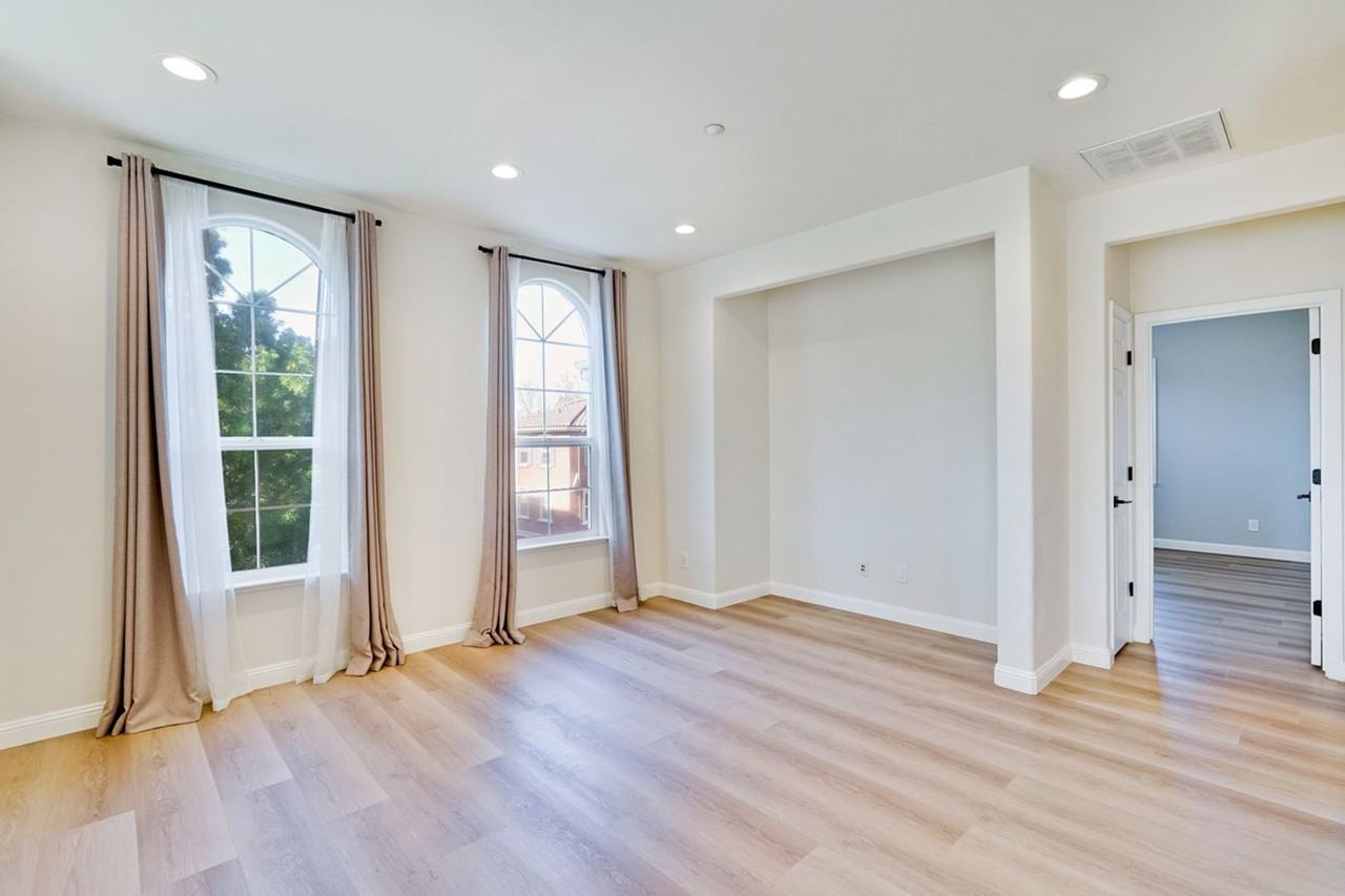 3156 Saint Florian Way - Photo 4 of 33