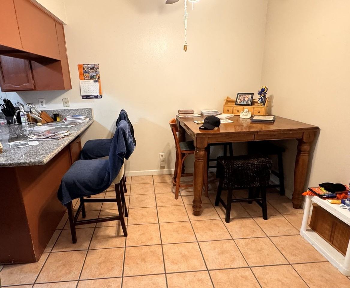 539 Grimsby Ave - Photo 2 of 12