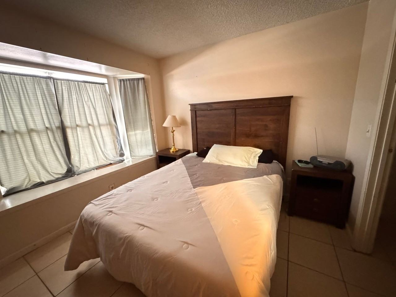 539 Grimsby Ave - Photo 7 of 12