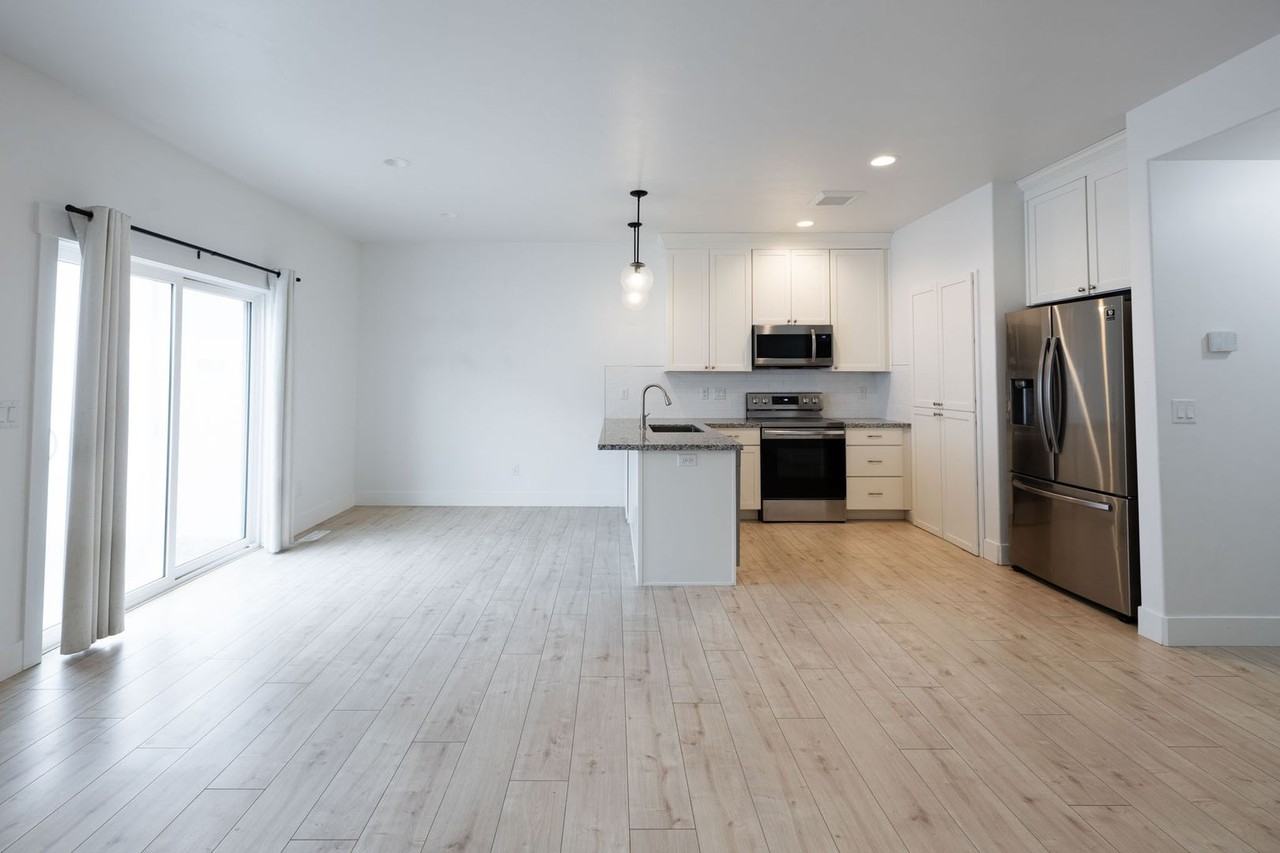 434 S 3rd W - Photo 3 of 28