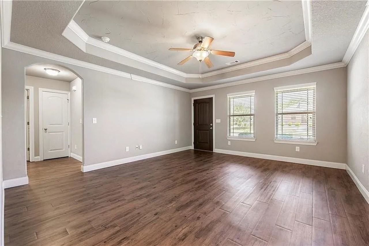 3905 Sw Capstone Ave - Photo 2 of 13