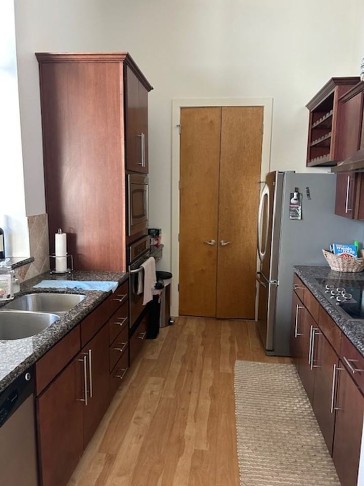 150 Bee St - Photo 6 of 14