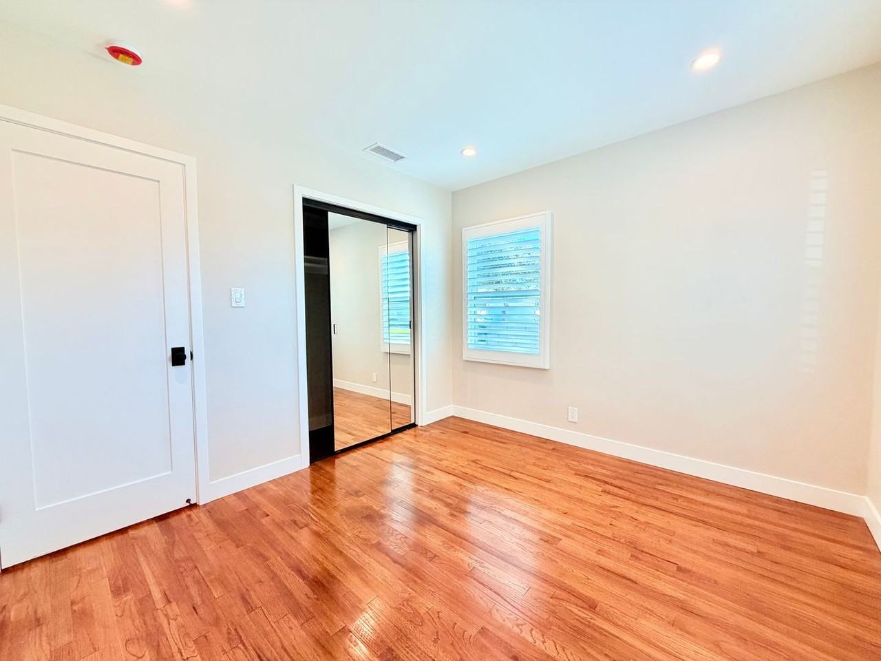 5602 Verdura Ave - Photo 3 of 16