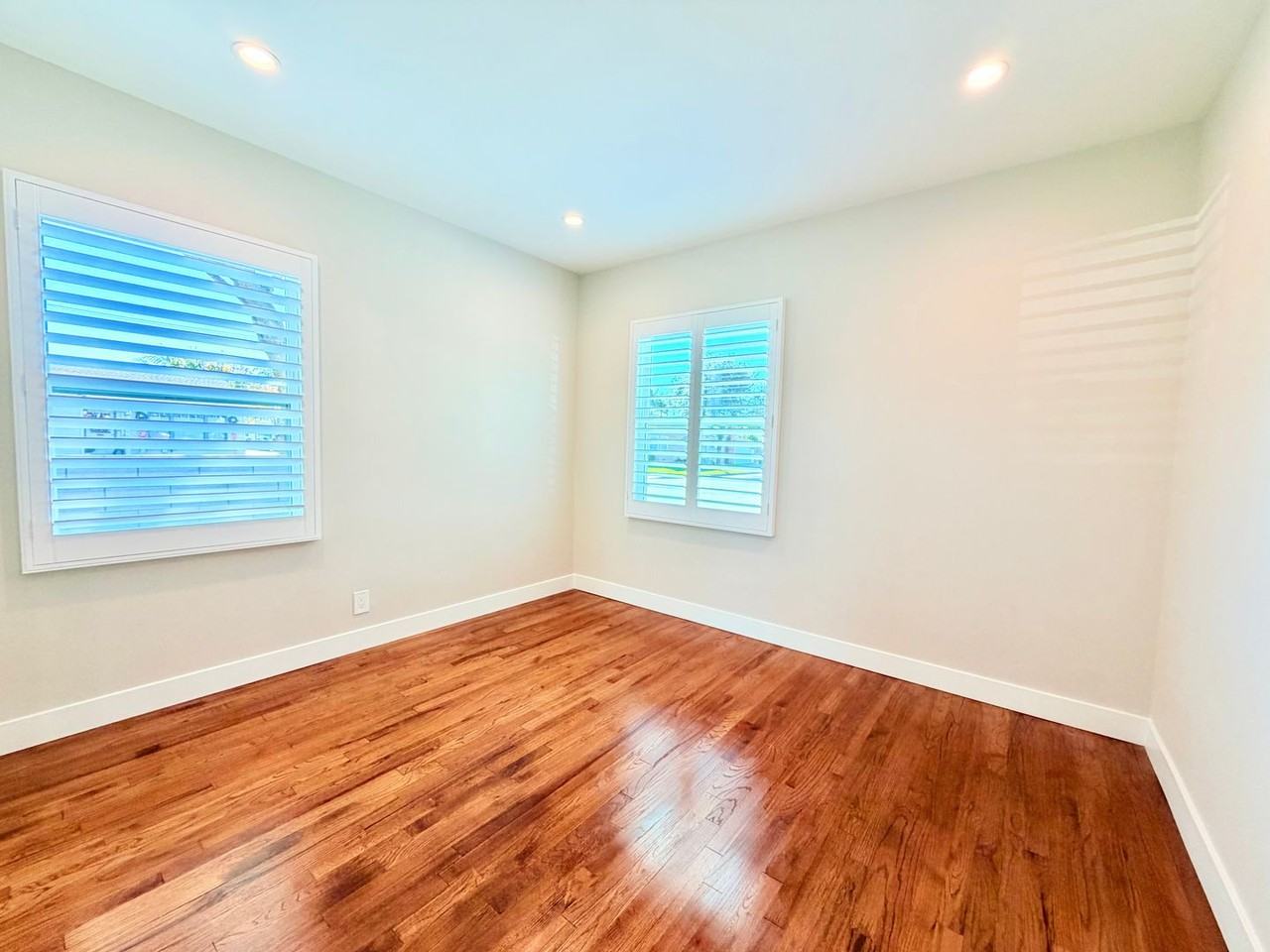 5602 Verdura Ave - Photo 6 of 16