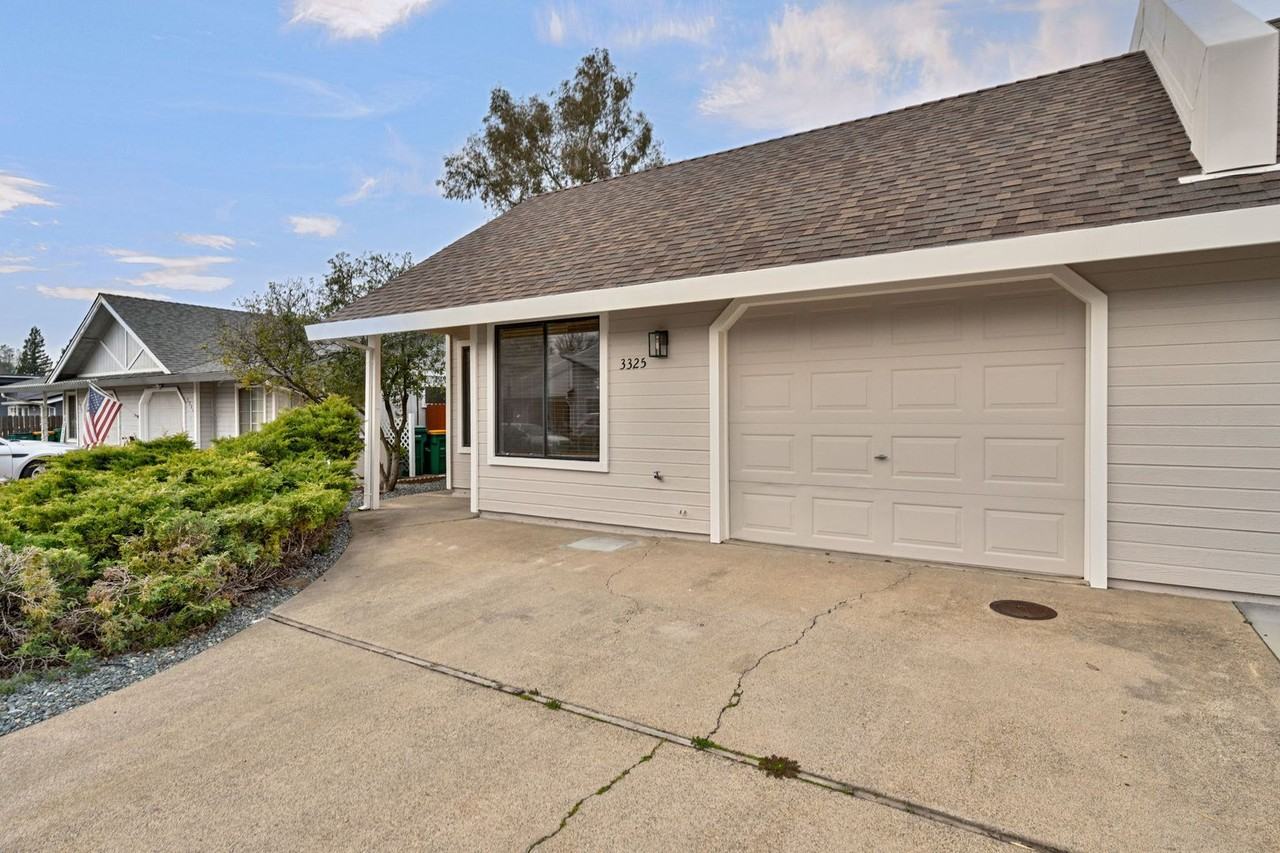 3325 Meadow Ct - Photo 6 of 33