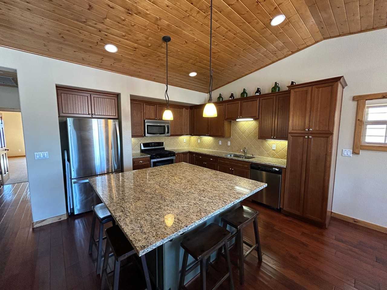 11357 Brockway Rd - Photo 5 of 20