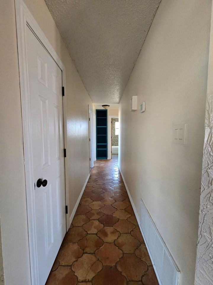 1091 Curry Road 6 - Photo 6 of 14