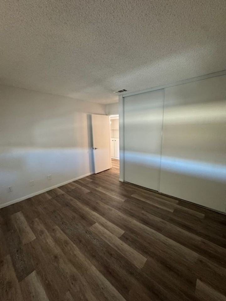 2196 W Oakland Ave - Photo 6 of 15