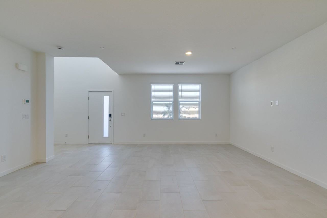 302 Walsh Peak Ave - Photo 2 of 50