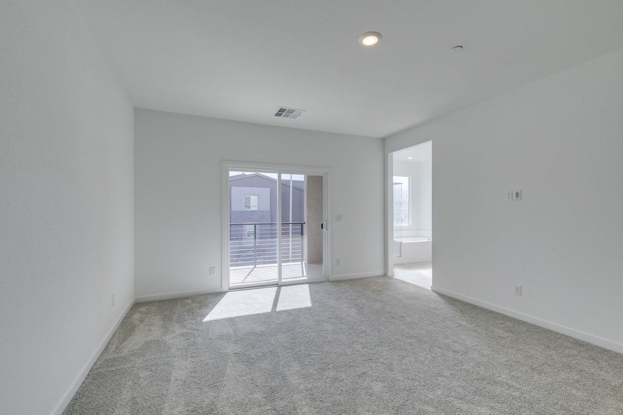 302 Walsh Peak Ave - Photo 3 of 50
