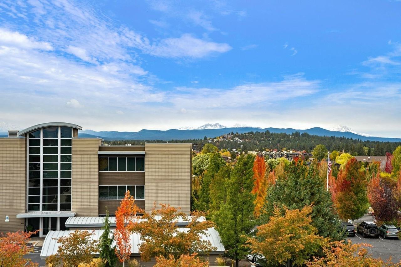 211 Sw Log Ct - Photo 4 of 48