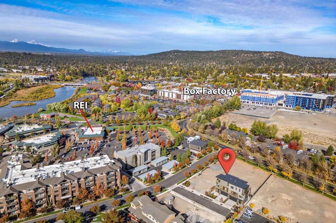 211 Sw Log Ct - Photo 5 of 48