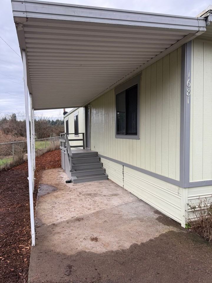 1681 Harbor Dr - Photo 2 of 36