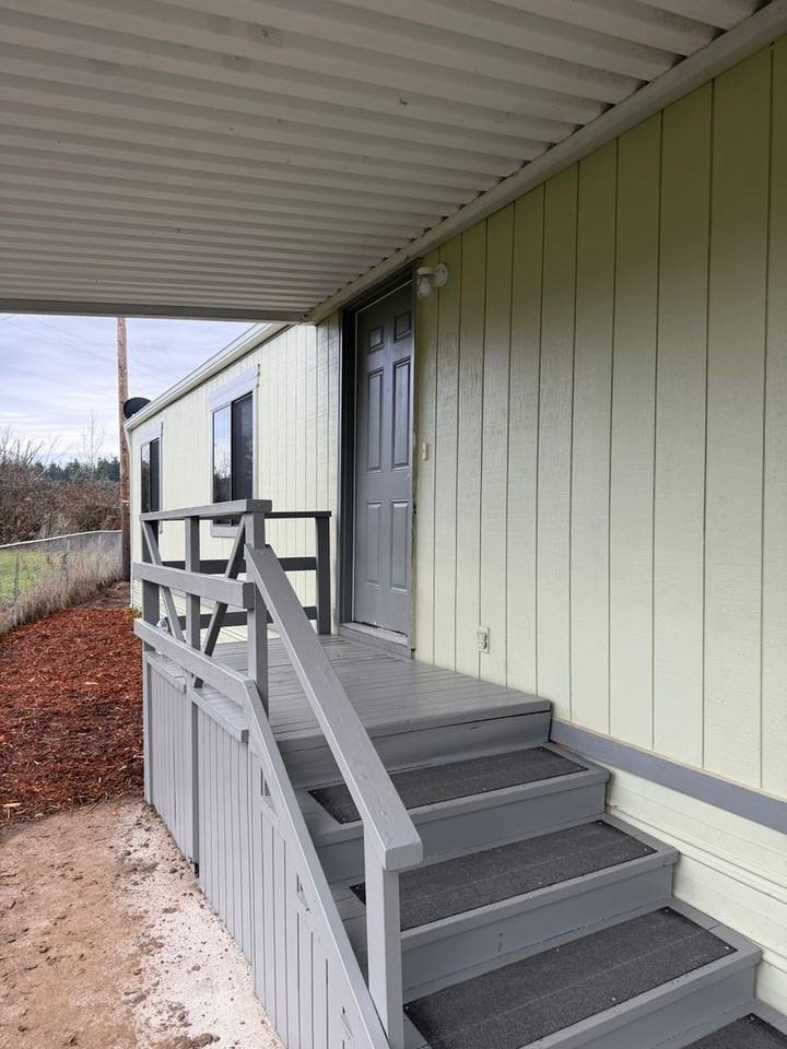 1681 Harbor Dr - Photo 3 of 36