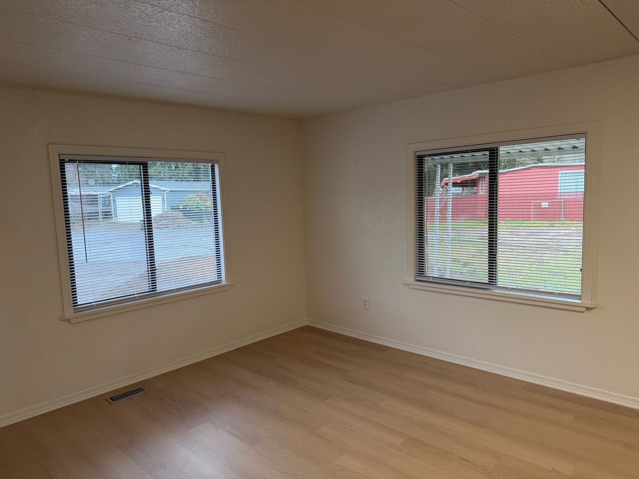 1681 Harbor Dr - Photo 5 of 36