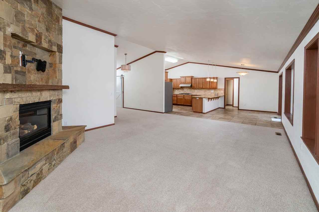 18866 Shoshone Rd - Photo 3 of 27