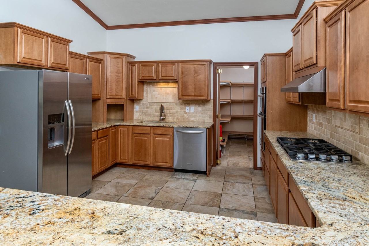 18866 Shoshone Rd - Photo 5 of 27