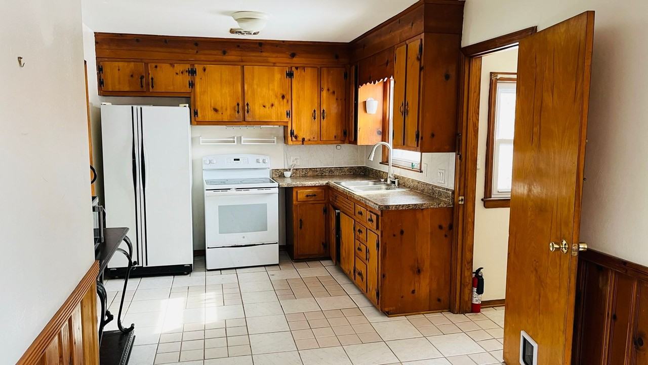 2530 Maiden Ln Sw - Photo 2 of 5