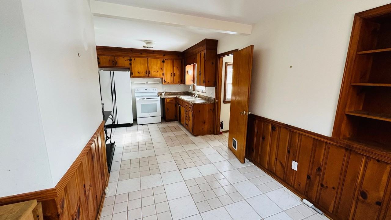 2530 Maiden Ln Sw - Photo 3 of 5