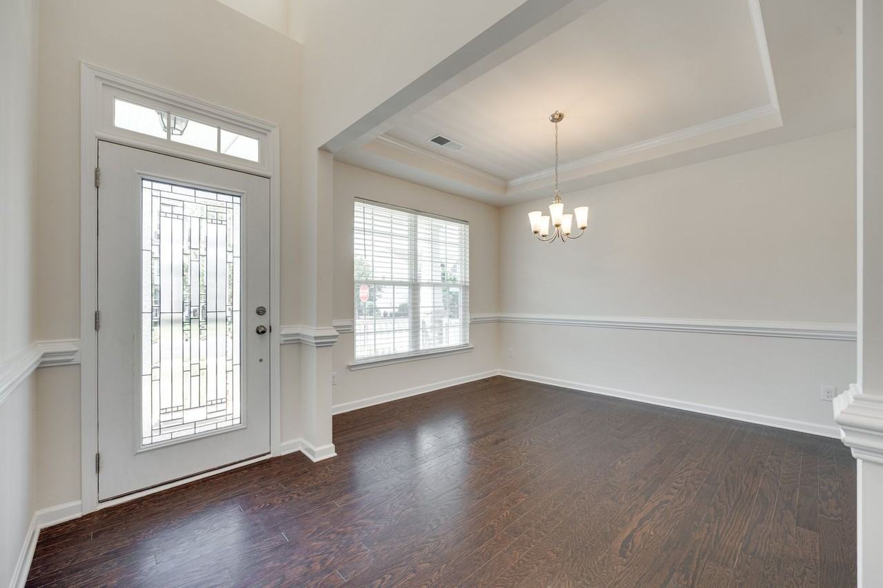 4051 Whittier Ln - Photo 3 of 40
