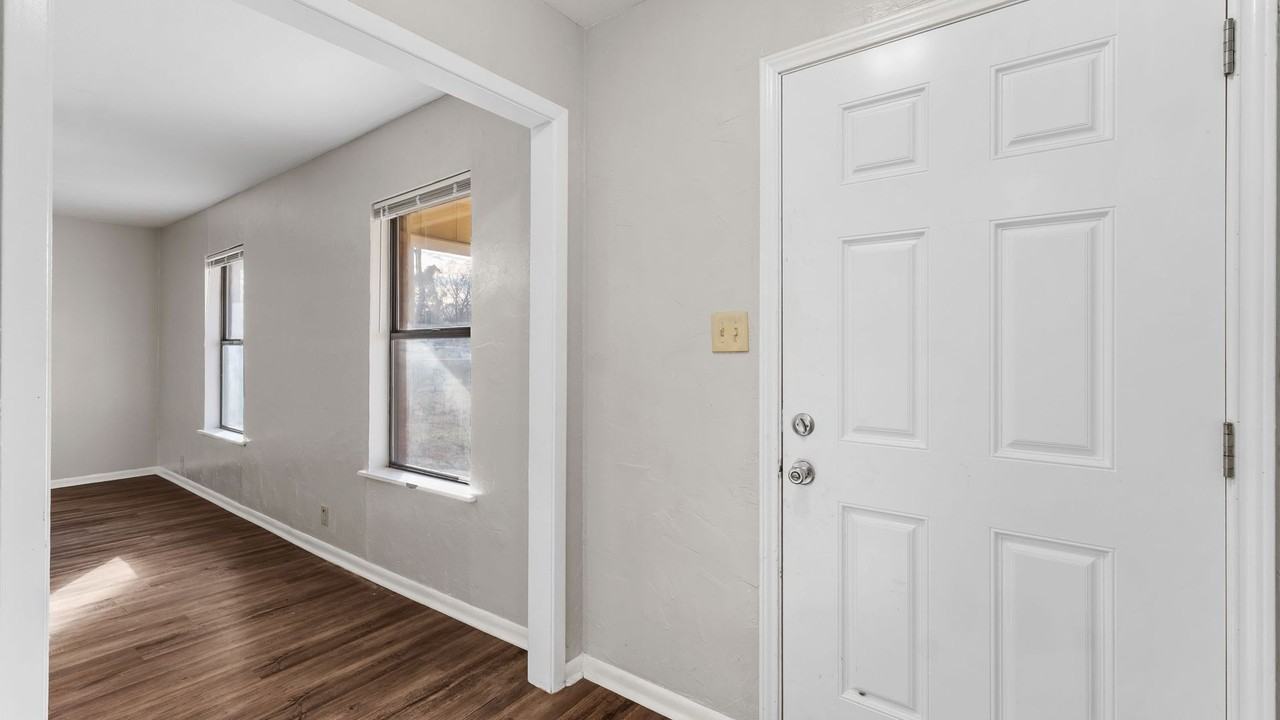 412 N Elm St - Photo 2 of 26