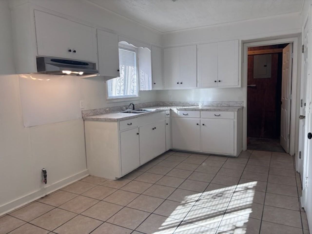 3715 Skyline Dr - Photo 2 of 9