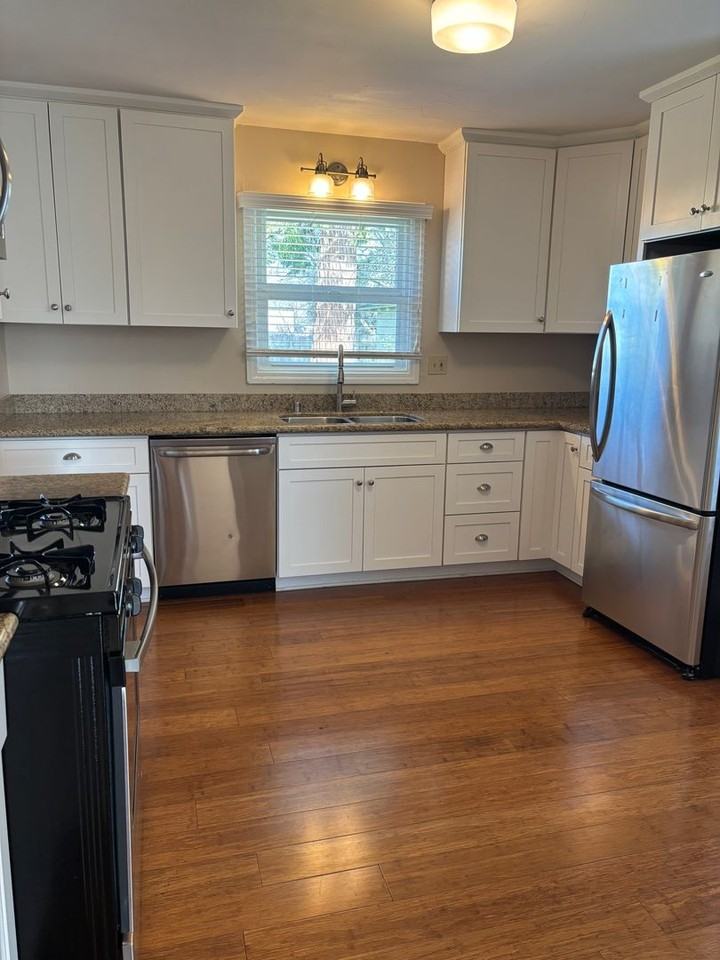 1015 Carr Ave - Photo 5 of 18